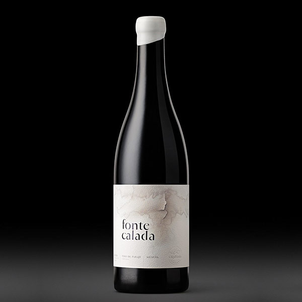 Fonte Calada botella de vino - etiqueta autoadhesiva en papel impresa por DeBodega - Diseño de Estudio Pablo Guerrero